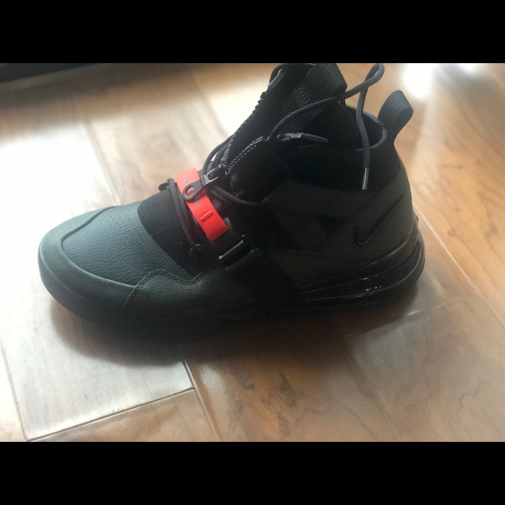 Nike Air Force 270